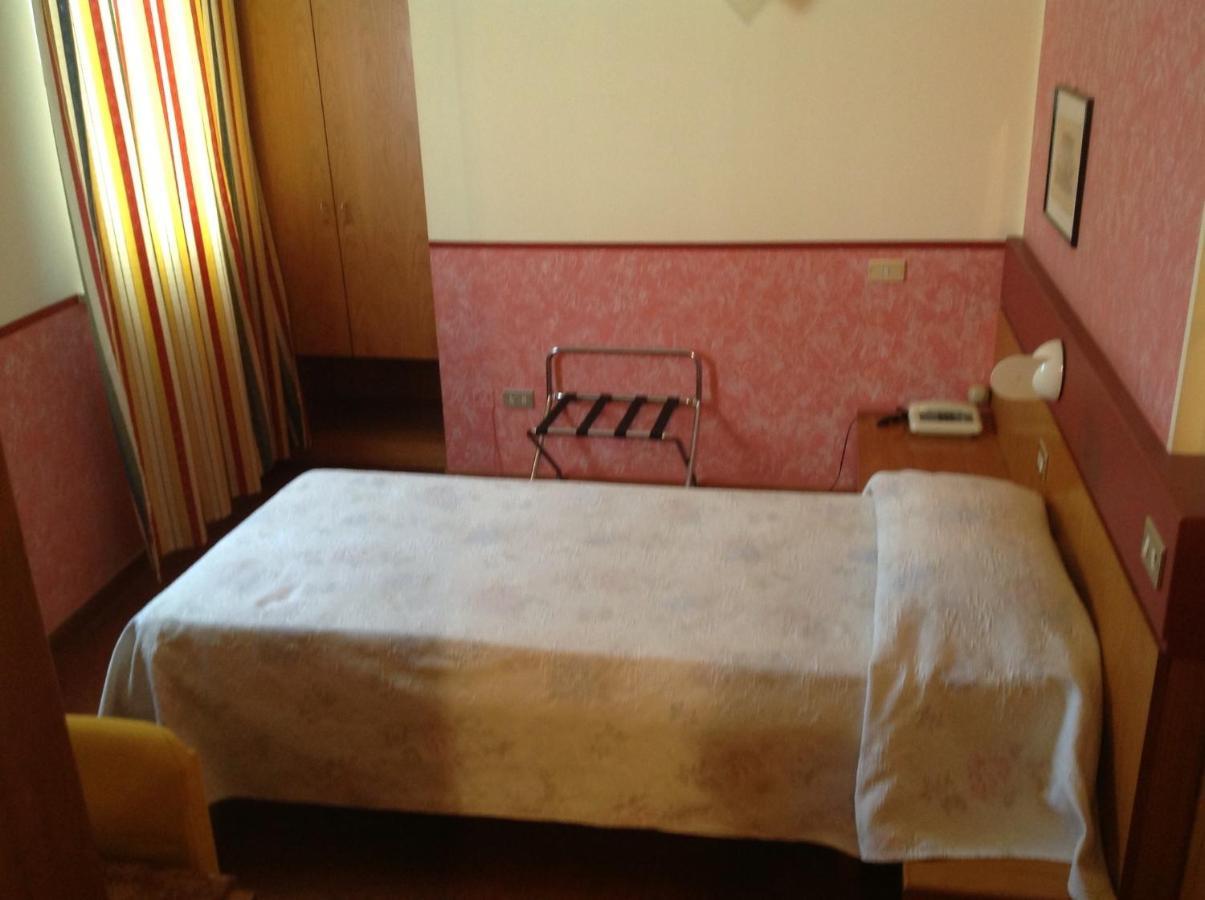 Hotel Roma Bussolengo Bagian luar foto