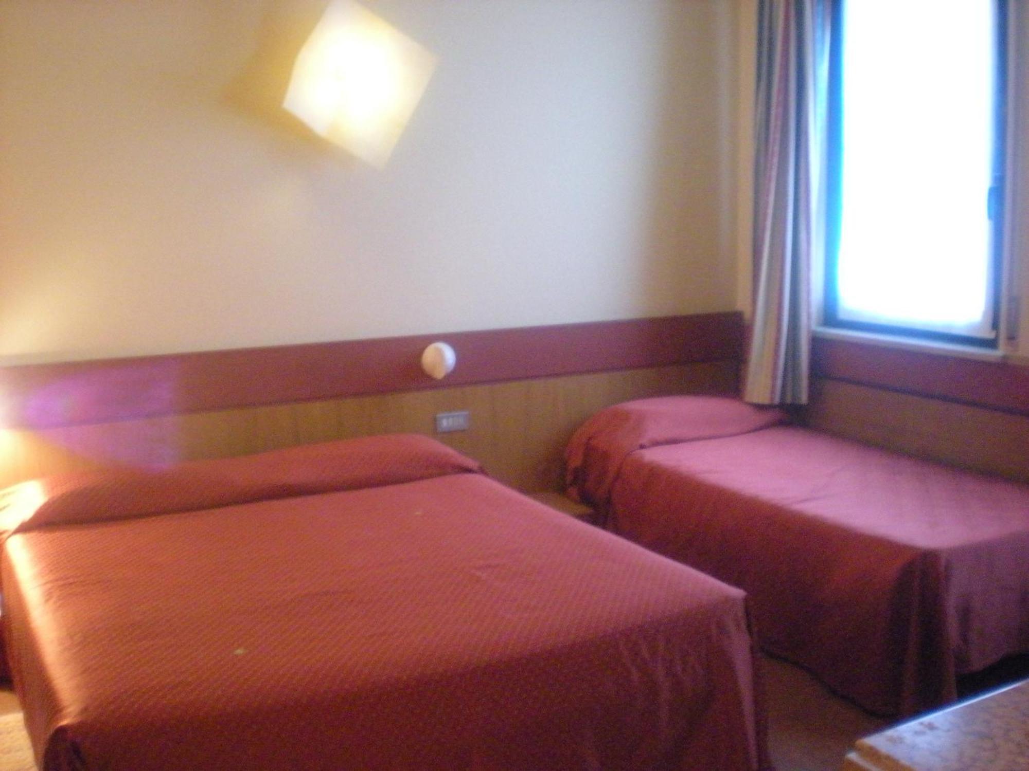 Hotel Roma Bussolengo Bagian luar foto